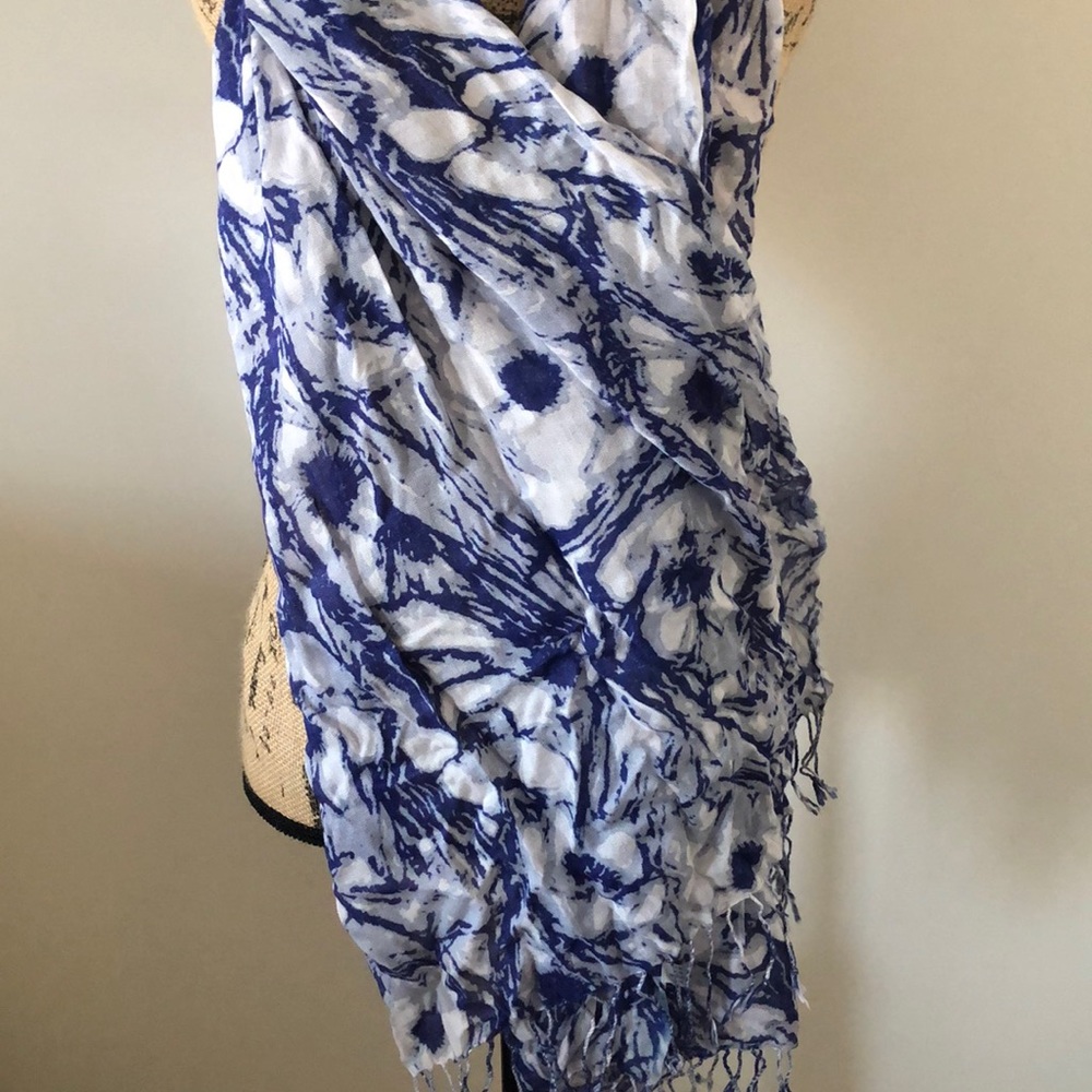 Scarf - Picture 2 of 3